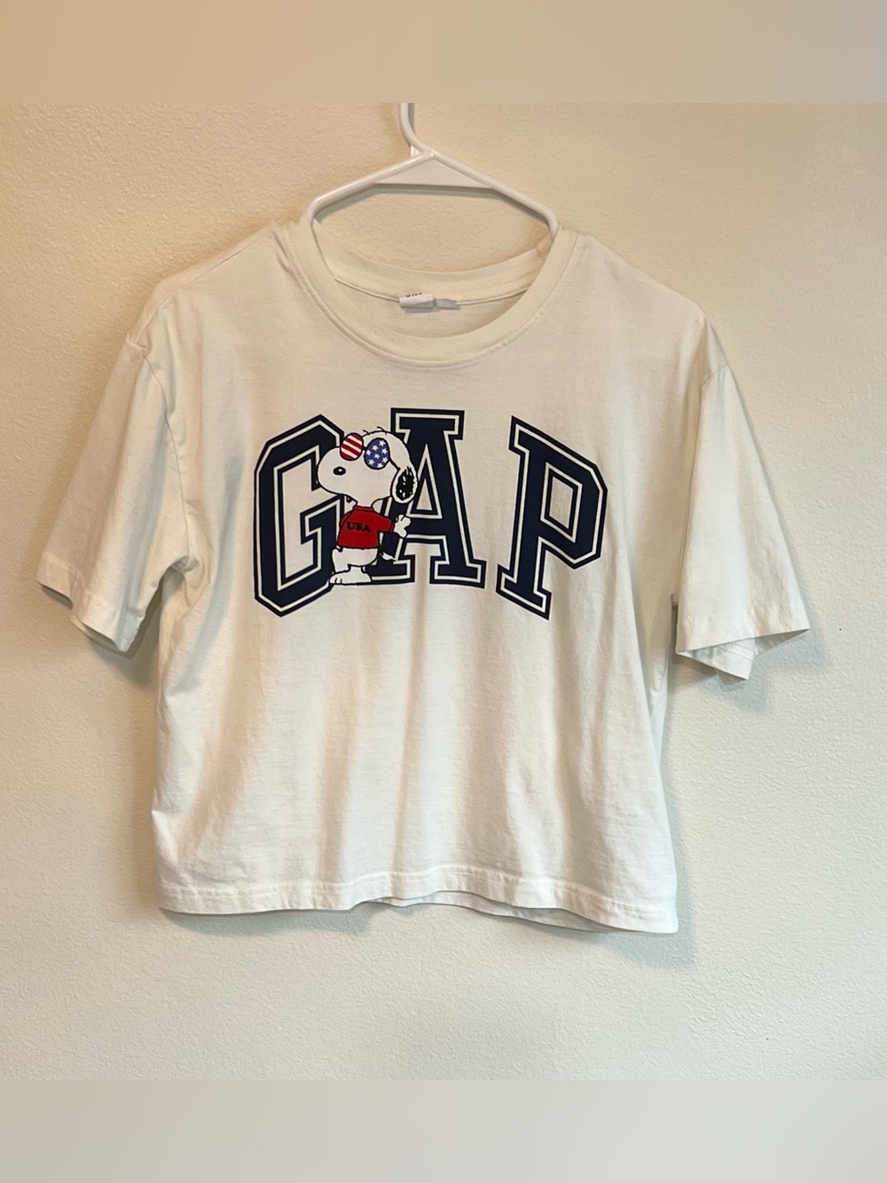 GAP Snoopy White Short Sleeve Tee with USA Graphic, fits similar to a crop top.